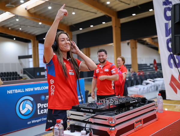 Verity Simmons mixes decks at 2025 Members Day